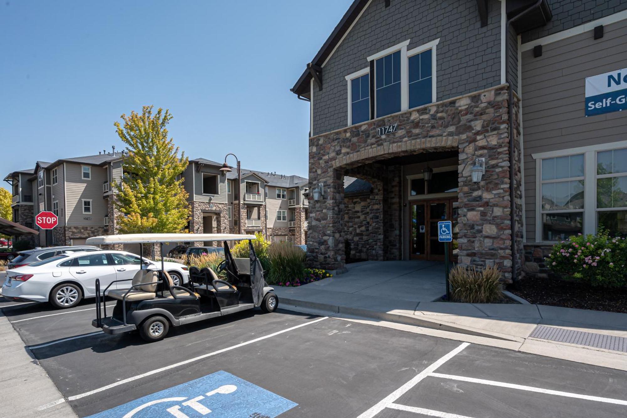 Butterfly Themed Kings Apartment With Private Garage & Access To Lux Hot Tub, Bbq & Gym South Jordan Luaran gambar